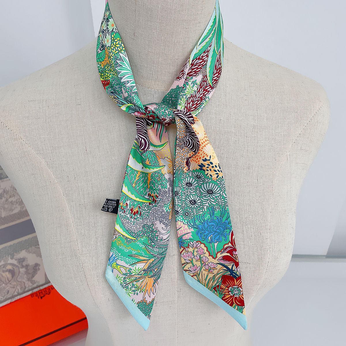 Jungle Horse Print Long Scarf  - đánh giá và giá Travel Accessories Present