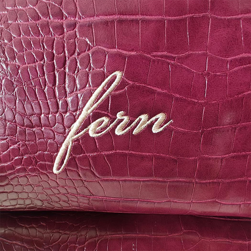 Embroidered Croc Makeup Bag Pe - đánh giá và giá Travel Accessories Present